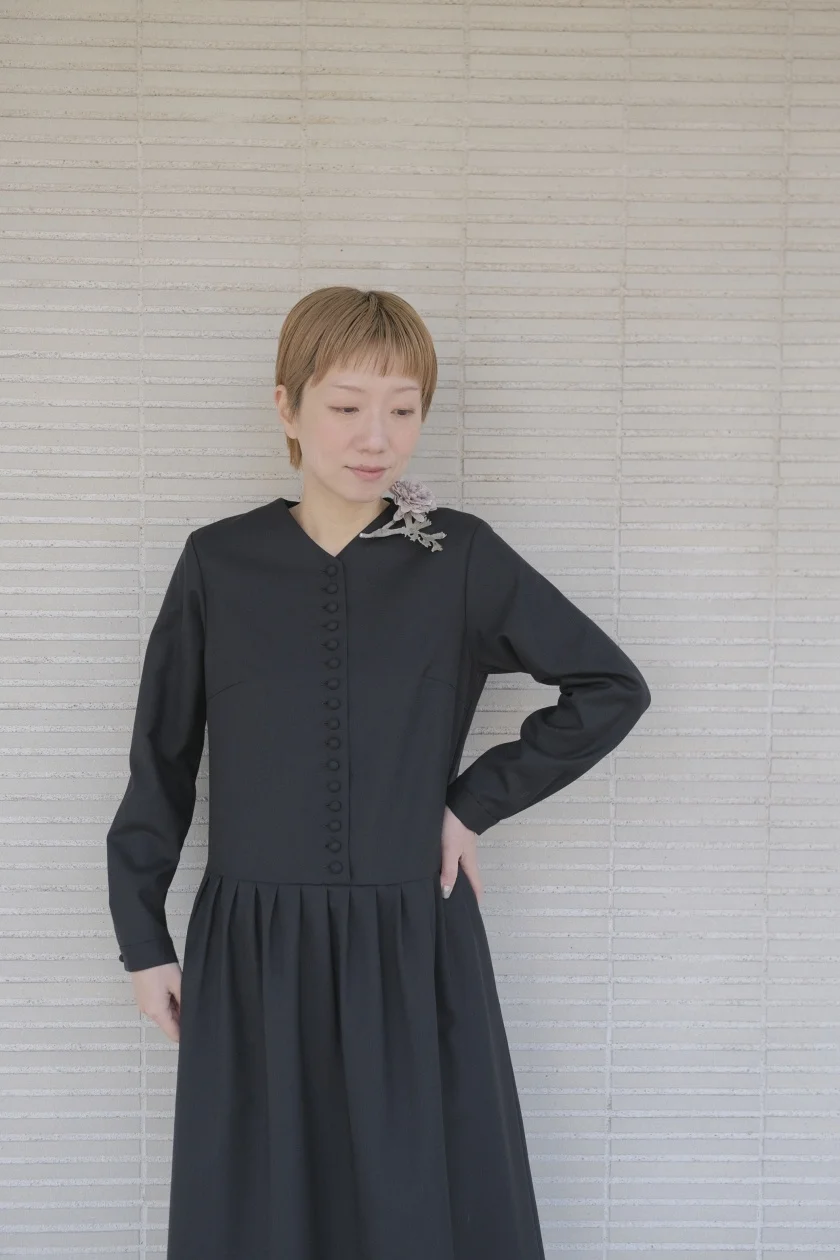 atelier naruse | クルミボタンワンピース - c a b i n e t atelier naruse | クルミボタンワンピース - c a b i n e t