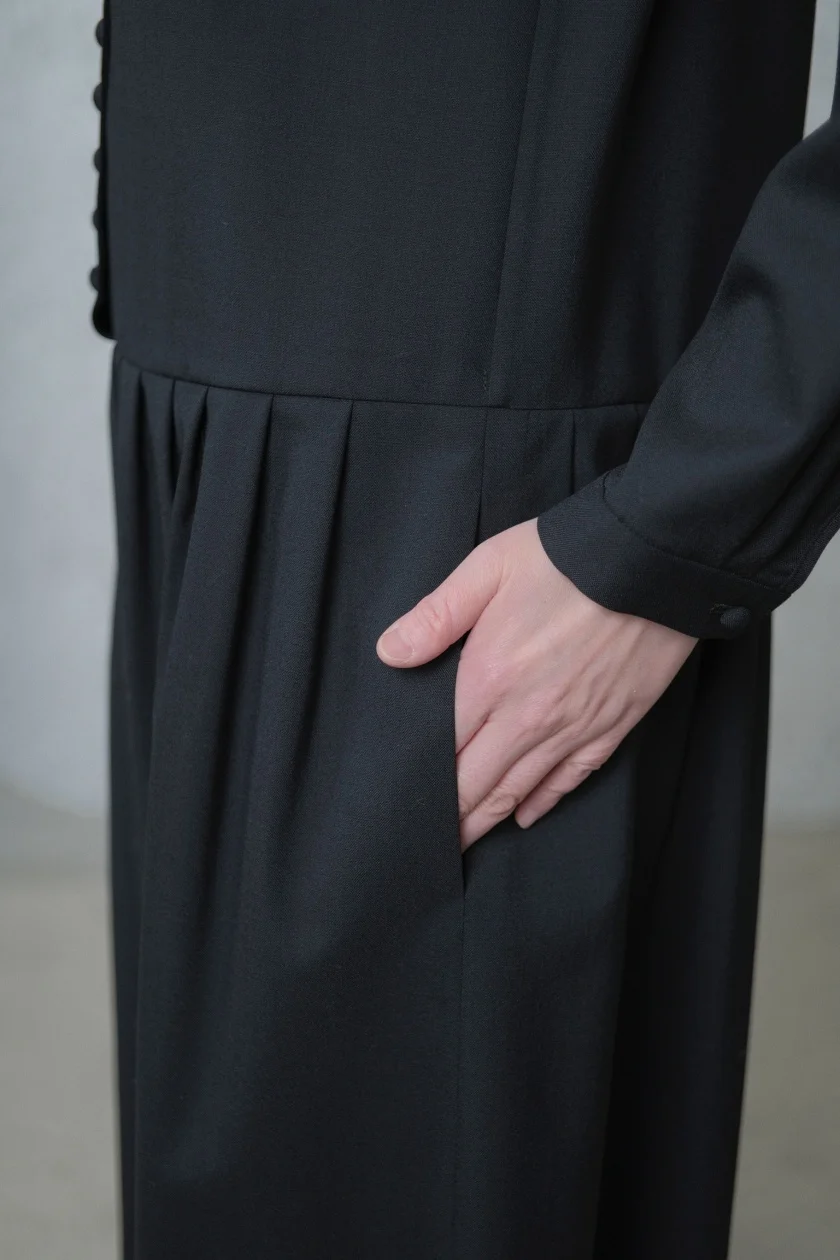 atelier naruse | クルミボタンワンピース - c a b i n e t atelier naruse | クルミボタンワンピース - c a b i n e t
