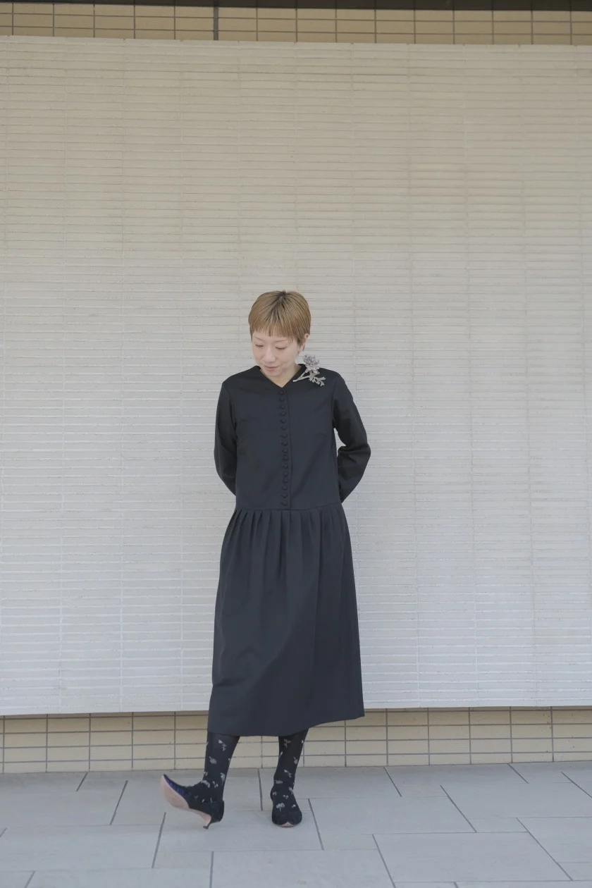 atelier naruse | クルミボタンワンピース - c a b i n e t atelier naruse | クルミボタンワンピース - c a b i n e t
