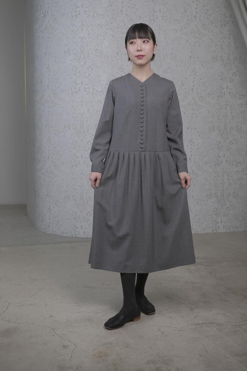 ★★★試着のみ美品★MAGALI★リネン★ワンピース★グレー★くるみボタン★★★ クルミボタンワンピース | アトリエナルセ - c a b i n e t