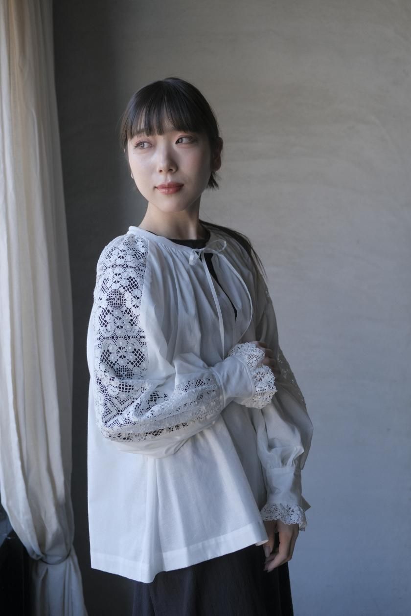 Heriter エリテ 日本製 古着 クルーニーレースブラウス 後ろボタン Heriter エリテ 日本製 古着 クルーニーレースブラウス 後ろボタン