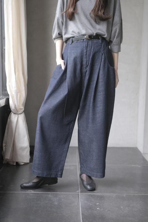 atelier naruse / cotton denim tuck pants