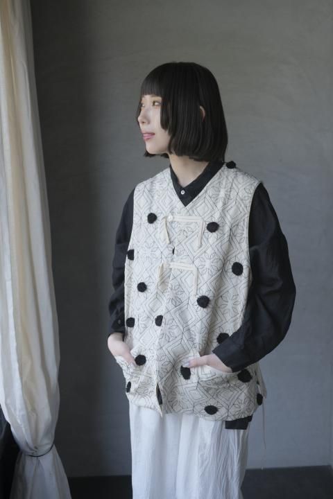 ASEEDONCL&#214;UD / garden instrumentalist vest