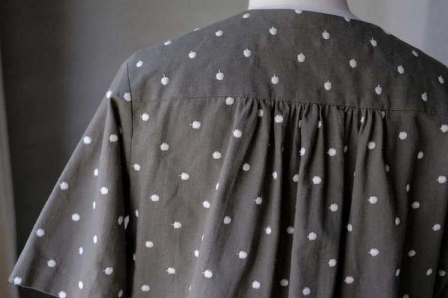 コットンリネンVネックブラウス | atelier naruse