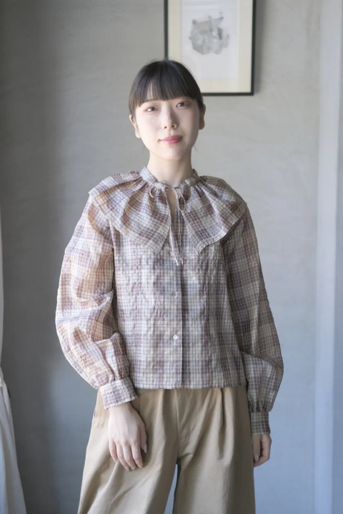 <img class='new_mark_img1' src='https://img.shop-pro.jp/img/new/icons56.gif' style='border:none;display:inline;margin:0px;padding:0px;width:auto;' />H&#233;riter / silk check blouse