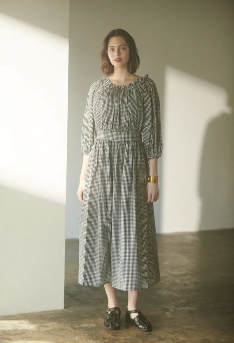 <img class='new_mark_img1' src='https://img.shop-pro.jp/img/new/icons27.gif' style='border:none;display:inline;margin:0px;padding:0px;width:auto;' />H&#233;riter / dress