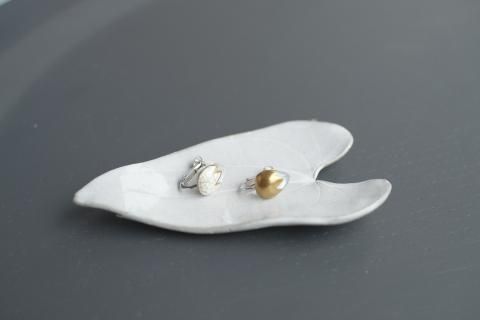<img class='new_mark_img1' src='https://img.shop-pro.jp/img/new/icons14.gif' style='border:none;display:inline;margin:0px;padding:0px;width:auto;' />Classic Ko / Egg (earring)