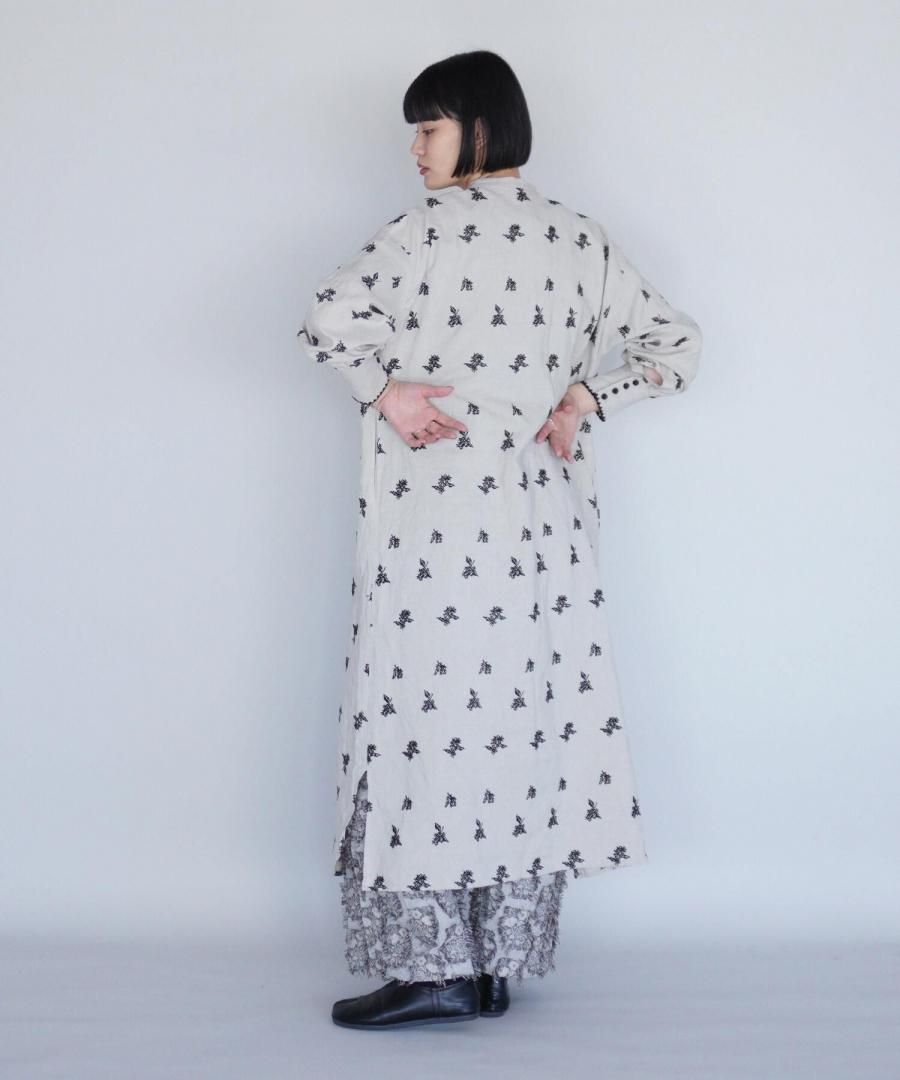 【新品・未使用】familiar チェリー刺繍 ワンピース 80 新品・未使用】familiar チェリー刺繍 ワンピース 80