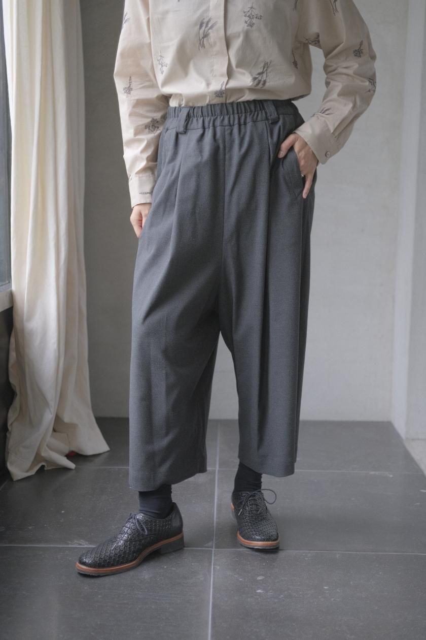 【美品】atelier naruse / FORMAL　ガウチョパンツ　ブラック atelier naruse / FORMAL ガウチョパンツ ブラック 2025