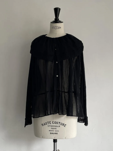 <img class='new_mark_img1' src='https://img.shop-pro.jp/img/new/icons14.gif' style='border:none;display:inline;margin:0px;padding:0px;width:auto;' />H&#233;riter / cotton tulle blouse Black