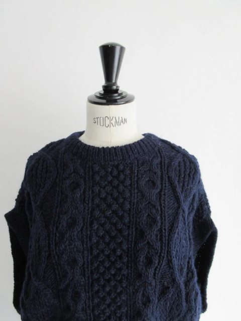 <img class='new_mark_img1' src='https://img.shop-pro.jp/img/new/icons14.gif' style='border:none;display:inline;margin:0px;padding:0px;width:auto;' />H&#233;riter / hand aran bestnavy