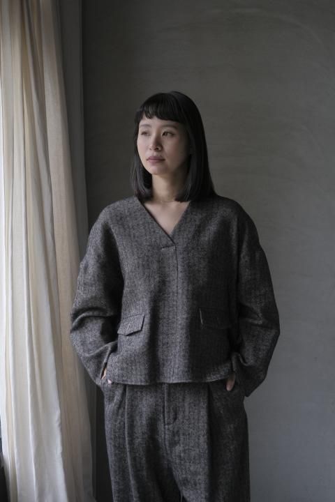 <img class='new_mark_img1' src='https://img.shop-pro.jp/img/new/icons14.gif' style='border:none;display:inline;margin:0px;padding:0px;width:auto;' />atelier naruse / shetland wool linen smockblack