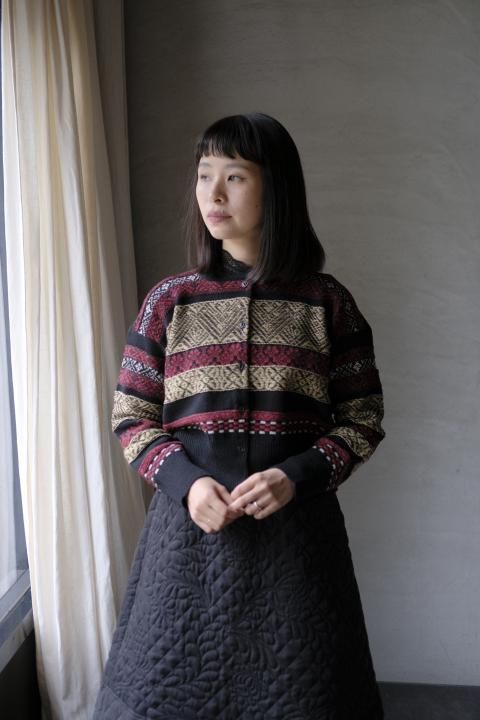 <img class='new_mark_img1' src='https://img.shop-pro.jp/img/new/icons14.gif' style='border:none;display:inline;margin:0px;padding:0px;width:auto;' />ASEEDONCL&#214;UD / Handwerkers  / Seiyako jacquard cardiganBlack