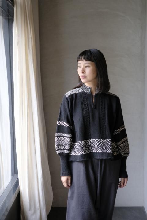 <img class='new_mark_img1' src='https://img.shop-pro.jp/img/new/icons14.gif' style='border:none;display:inline;margin:0px;padding:0px;width:auto;' />ASEEDONCL&#214;UD / Handwerkers / Seiyako jacquard blouseBlack