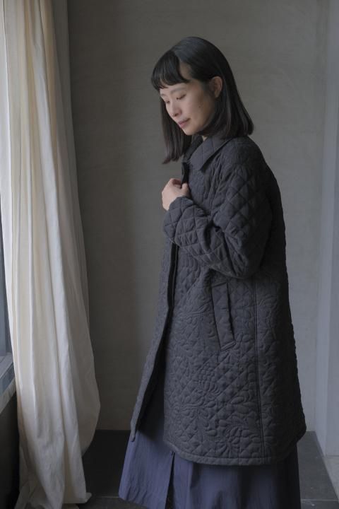 <img class='new_mark_img1' src='https://img.shop-pro.jp/img/new/icons14.gif' style='border:none;display:inline;margin:0px;padding:0px;width:auto;' />H&#233;riter / quilt embroidery short coat 