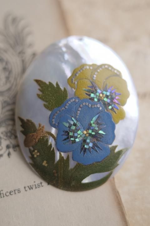 Classic ko / Pansy oval (L) brooch