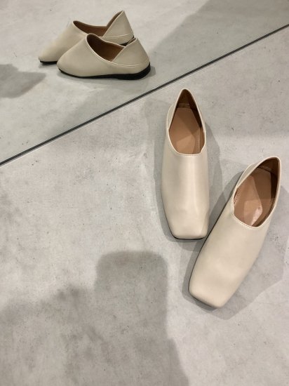 <img class='new_mark_img1' src='https://img.shop-pro.jp/img/new/icons16.gif' style='border:none;display:inline;margin:0px;padding:0px;width:auto;' />ڡsummer sale!square toe shoes/ivory