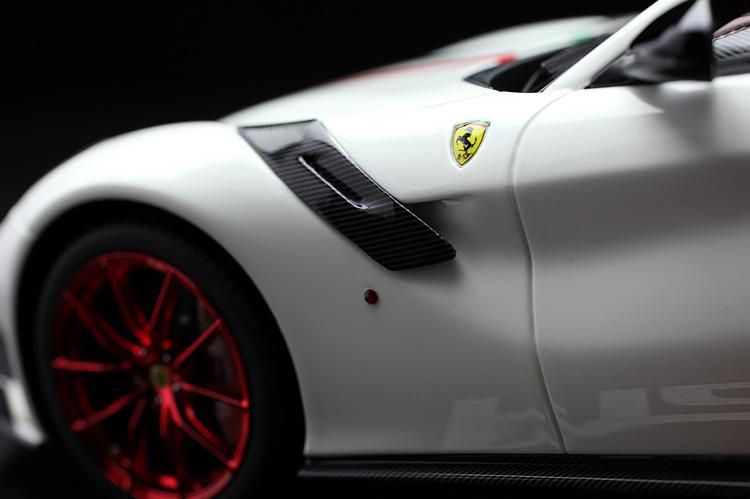 BBR 1/18 フェラーリ F12 TDF Bianco Avus Italian Flag stripe BBR 1/18 フェラーリ F12 TDF Bianco Avus Italian Flag stripe