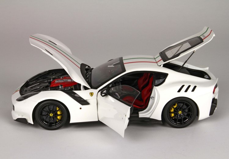 自動車BBR 1/18 フェラーリ F12 TDF White世界限定10台ミニカー