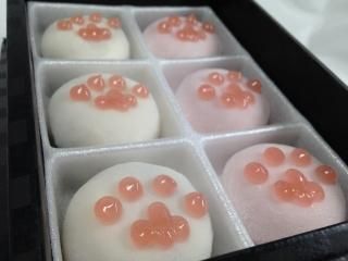 肉球大福(羽二重餅) - マルシェ青空