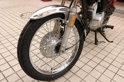 YB125SP：シルバー フロント 18インチ＆リア 18インチ TT100 ワイド 