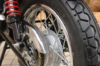 YB125SP：シルバー フロント 18インチ＆リア 18インチ TT100 ワイドスポークホイール KIT - YB-Japan