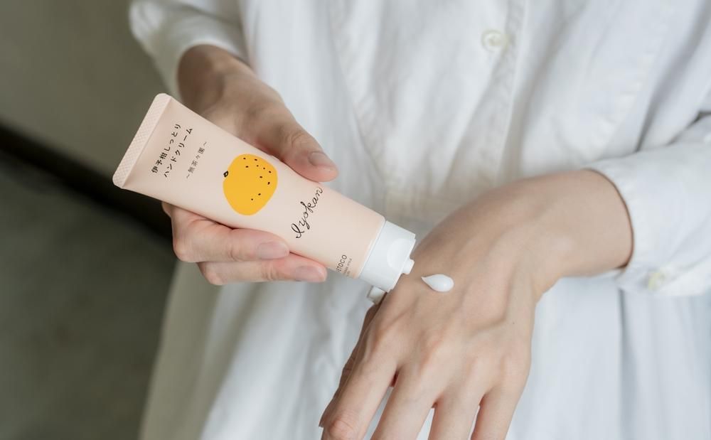 伊予柑しっとりハンドクリーム60g - 無茶々園｜ジュース・柑橘・海産物