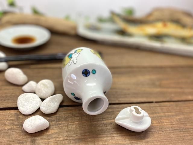九谷焼 醤油差し 絵付けアップ
