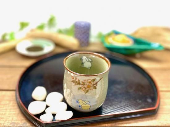 九谷焼 湯呑 湯飲み 大 黄兎しだれ桜 中裏絵 九谷焼 湯呑 湯飲み 大 黄兎しだれ桜 中裏絵