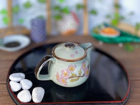 九谷焼 急須 左利き様用 小 ソメイヨシノ 裏絵 九谷焼 急須 左利き様用 小 ソメイヨシノ 裏絵