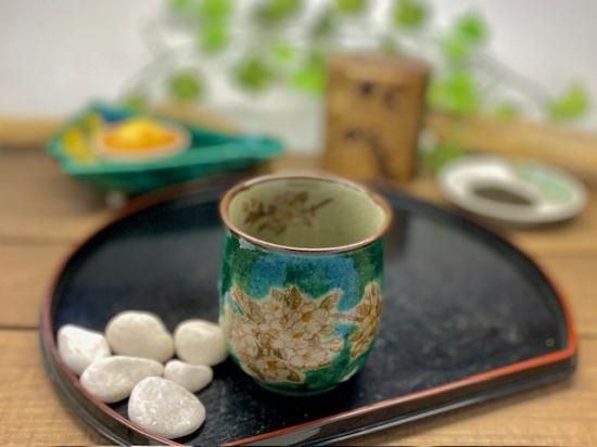 九谷焼 湯呑 湯飲み 大 しだれ桜 緑塗り 中絵 九谷焼 湯呑 湯飲み 大 しだれ桜 緑塗り 中絵