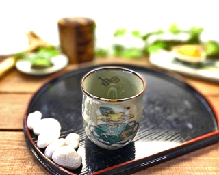 九谷焼 湯呑 湯飲み 大 宝尽くし 中裏絵