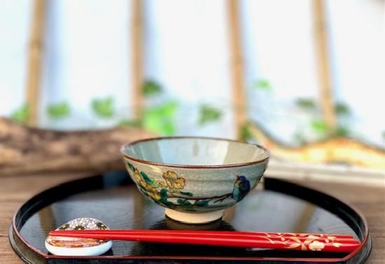 伊野正峰 九谷焼 飯碗 金糸梅に鳥（直送品） - アスクル