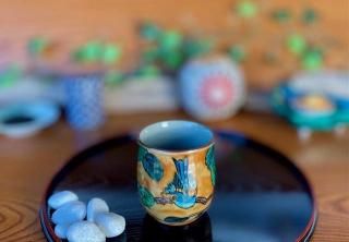 九谷焼 湯呑 湯飲み 大 吉田屋(濃い塗り)花鳥 裏絵