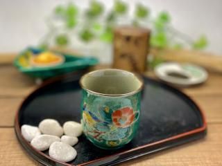九谷焼 湯呑 湯飲み 大 椿に鳥緑塗り 裏絵