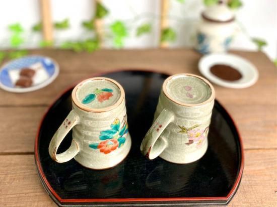 九谷焼おしゃれなペアマグカップ 椿に鳥&ソメイヨシノ 裏絵|九谷焼通販なら百華園 九谷焼おしゃれなペアマグカップ 椿に鳥&ソメイヨシノ 裏絵|九谷焼通販なら百華園