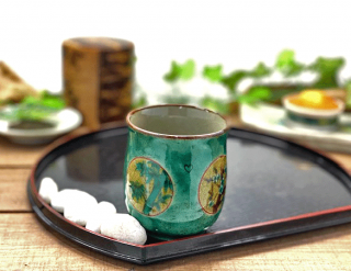 九谷焼 湯呑 湯飲み 大 丸紋松竹梅緑塗り 裏絵