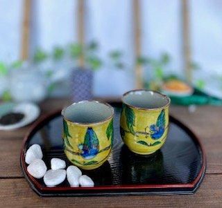 九谷焼 夫婦湯呑 濃い塗り花鳥 裏絵 九谷焼 夫婦湯呑 濃い塗り花鳥 裏絵