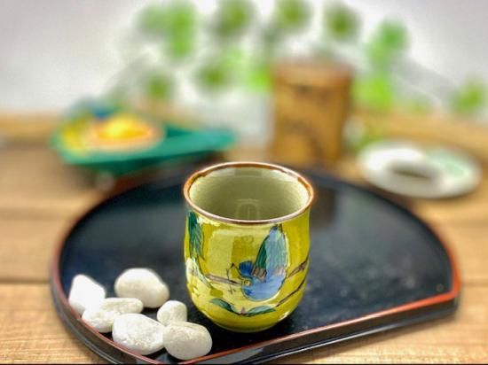 九谷焼 湯呑 湯飲み 大 濃い塗り花鳥 裏絵 九谷焼 湯呑 湯飲み 大 濃い塗り花鳥 裏絵