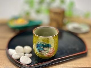 九谷焼 湯呑 湯飲み 大 金丸松竹梅 黄塗り 裏絵
