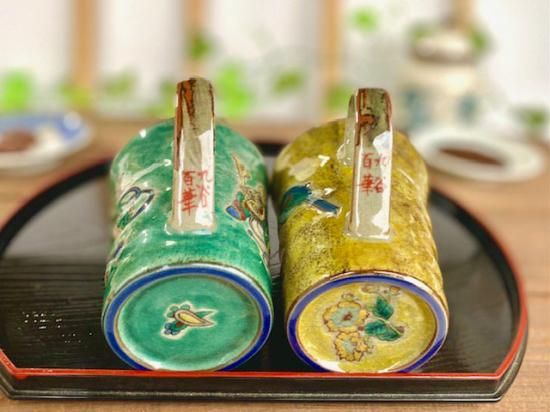 九谷焼【ペアマグカップ】黄塗り金糸梅に鳥＆丸紋松竹梅緑塗り 裏絵