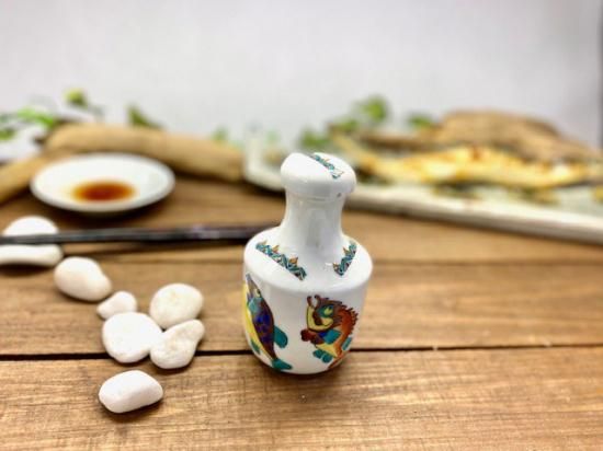 お値下げしました、4個組　九谷　金襴手　魚　内染付　麒麟文　盃　煎茶碗 お値下げしました、4個組 九谷 金襴手 魚 内染付 麒麟文 盃 煎茶