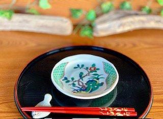 古久谷　九谷焼　赤九谷小皿 九谷焼：赤絵梅文皿・5寸・須田菁華《小皿・16.2cm》 : 和食器の