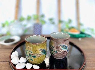 九谷焼 夫婦湯呑 金糸梅に鳥 黄色&紫塗り ハート 裏絵 九谷焼 夫婦湯呑 金糸梅に鳥 黄色&紫塗り ハート 裏絵