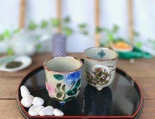 九谷焼 夫婦湯呑 三つ足 がく紫陽花&風神雷神 中裏絵 九谷焼 夫婦湯呑 三つ足 がく紫陽花&風神雷神 中裏絵
