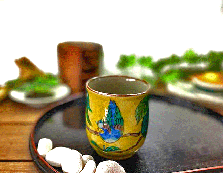 九谷焼 湯呑 湯飲み 小 濃い塗り花鳥 裏絵 九谷焼 湯呑 湯飲み 小 濃い塗り花鳥 裏絵