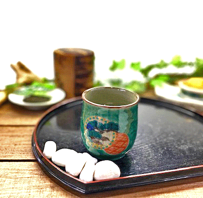 九谷焼お 湯呑 湯飲み 小 丸紋松竹梅緑塗り 裏絵 九谷焼お 湯呑 湯飲み 小 丸紋松竹梅緑塗り 裏絵