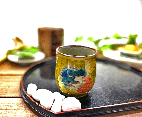 九谷焼 湯呑 湯飲み 小 金丸松竹梅黄色塗り 裏絵 九谷焼 湯呑 湯飲み 小 金丸松竹梅黄色塗り 裏絵
