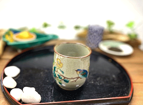 九谷焼 湯呑 湯飲み 小 金糸梅に鳥 裏絵 九谷焼 湯呑 湯飲み 小 金糸梅に鳥 裏絵