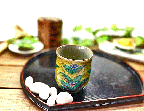 九谷焼 湯呑 湯飲み 小 吉田屋万年青 裏絵 九谷焼 湯呑 湯飲み 小 吉田屋万年青 裏絵